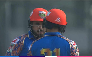 নেওয়াজ-আশরাফের ঝোড়ো ব্যাটে বরিশালকে চ্যালেঞ্জিং টার্গেট দিলো খুলনা!