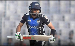 বাবর আজমের বিদায়ে যাকে দলে ভেড়াল রংপুর!