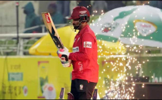 রোমাঞ্চকর ম্যাচে আলো ছড়িয়েও নিভে গেলেন তামিম!