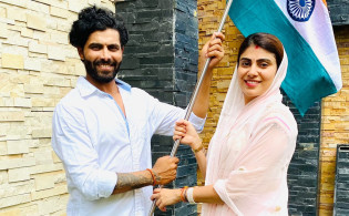 নিজের স্ত্রীকে নিয়ে আপন বাবার বিরূপ মন্তব্যের কড়া জবাব দিলেন জাদেজা