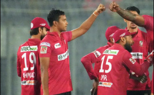 ইনজুরি থেকে ফিরেই নতুন রুপে সাইফউদ্দিন, অষ্টম হার ঢাকার!