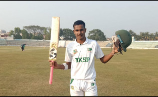 বাংলদেশে প্রথম ট্রিপল সেঞ্চুরিতে রেকর্ড!