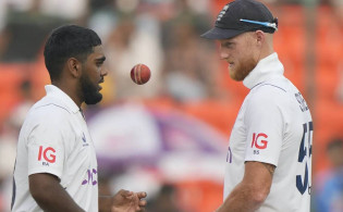 এবার ভারতীয় ভিসার জালে আটকা ইংল্যান্ডের তারকা ক্রিকেটার!