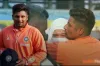 কাঁদতে কাঁদতে সরফরাজের ক্যাপে বাবার চুমু, স্ত্রীর চোখের পানি মুছে দিলেন সরফরাজ