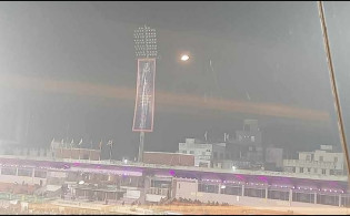 বিপিএলের ম্যাচ চলাকালেই ফ্লাডলাইটে ত্রুটি, খেলা বন্ধ!