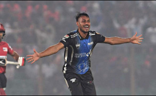 বিপিএলের নতুন রেকর্ড, ১৩ বলে ৫ উইকেট!