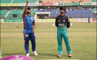দুইবার টস কাণ্ড, এলিমিনেটর ম্যাচে দেখে নিন দুদলের চমক ভরা একাদশ!