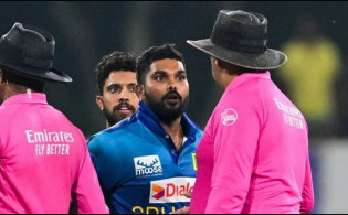 যে কারনে আম্পায়ারকে অন্য চাকরি করতে বললেন ক্ষুব্ধ হাসারাঙ্গা