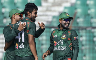 যে কারণে তানজিম সাকিব ; মাঠে ত্রাতা, ফেসবুকে নিন্দা