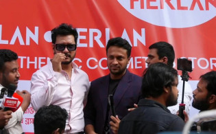 এবার শোরুম উদ্বোধনে গিয়ে চরম বিপদে পড়লেন সাকিব