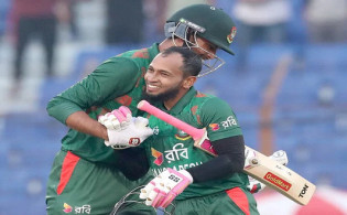 ব্যাটে ঝড় তোলার আগে রিশাদকে যা বলেছিলেন মুশফিক