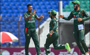 টাইম আউট ফাইনালে অলআউটের পথে শ্রীলঙ্কা