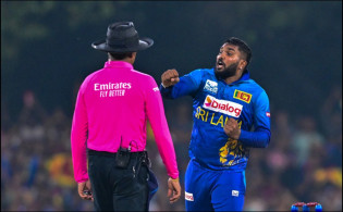 বাংলাদেশের বিপক্ষে দুই টেস্টেই খেলতে পারবেন না হাসারাঙ্গা