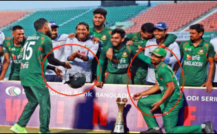 উদযাপন করে শাস্তির মুখে মুশফিক, সিরিজ জয়ের পর মুখে রুমাল দিয়ে বসে থাকবে ক্রিকেটাররা