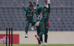 টাইগ্রেসদের ঘূর্ণিতে চাপের মুখে অস্ট্রেলিয়া, দেখে নিন সর্বশেষ আপডেট