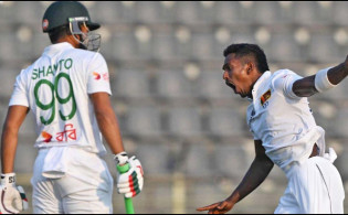 আশায় শুরু হতাশায় শেষ, বাংলাদেশের প্রথম টেস্ট