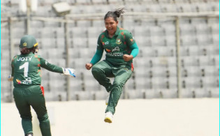বিশ্বের ১ মাত্র বোলার হিসেবে ডাবল হ্যাট্রিকের বিরল রেকর্ড গড়লেন তৃষ্ণা