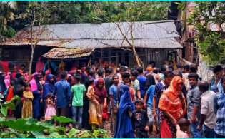 আধা ঘণ্টাব্যাপী ঝড়ের তাণ্ডব প্রান কেড়ে নিল ৩ জনের