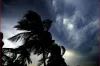 আজ রাত ১ টার মধ্যে যেসব জেলায় ৮০ কিলোমিটার বেগে ঝড় হতে পারে জানাল আবহাওয়া অফিস