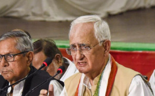 শেখ হাসিনাকে ভারতে আশ্রয় ও অন্তর্বর্তী সরকার নিয়ে যা বললেন কংগ্রেস নেতা শশী থারুর
