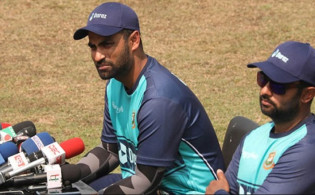 আগামিকাল ভারতের বিপক্ষে প্রথম টেস্ট দিয়েই ক্রিকেটে ফিরছেন তামিম ইকবাল
