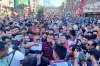 আ’লীগ কেন্দ্রীয় কার্যালয়ের সামনে বিএনপির নেতাকর্মীদের বি*ক্ষো*ভ