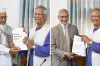 প্রধান উপদেষ্টার কাছে দুই কমিশনের প্রতিবেদন হস্তান্তর