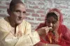 ৬৬ বছরের বৃদ্ধকে বিয়ে করলেন তরুণী