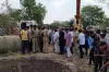 নিয়ন্ত্রণ হারিয়ে কুয়ায় পড়ল যাত্রীবাহী গাড়ি, নিহত ১০