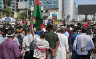 ফিরলেন খালেদা জিয়া, বিমানবন্দরে নেতাকর্মীদের ঢল রাজনীতিতে নতুন মোড়