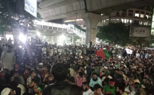 রাত যত বাড়ছে, ততই উত্তাল শাহবাগ