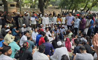 সকালেও চলছে বিক্ষোভ