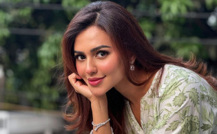 বিমানবন্দর থেকে আটক নুসরাত ফারিয়া