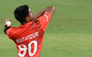 ক্রিস জর্ডান-সাউদিকে পেছনে ফেলে শীর্ষে মুস্তাফিজ,গড়ল নতুন ইতিহাস
