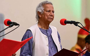 ড. ইউনূস কি পদত্যাগ করতে চান