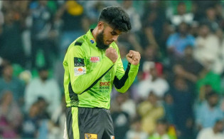 পিএসএলের ফাইনালে খরুচে রিশাদ, জ্বলে উঠলেও জয়ের পথ কঠিন করলেন