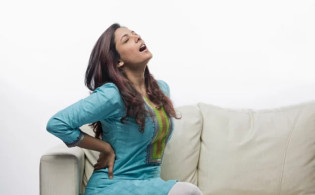 অল্প বয়সে কোমর ব্যথা থেকে বাঁচতে যা করবেন