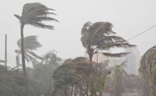 ১৯ জেলায় ৬০ কিমি বেগে ঝড়ের শঙ্কা