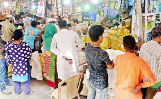 বাজেটে মধ্যবিত্তের ওপর করের বোঝা, বাড়বে সংসার খরচ