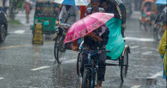 সতর্ক সংকেত সারাদেশে বৃষ্টির দাপট, পাঁচ দিন ভারী বর্ষণের কবলে পড়বে বাংলাদেশ