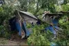 ২-৩ মিনিটের হঠাৎ টর্নেডোতে লন্ডভন্ড ৪ গ্রাম