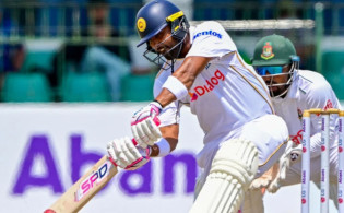 বাংলাদেশের বেলায় বোলিং পিচ, শ্রীলংকার বেলায় ব্যাটিং পিচ