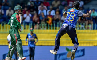 শুরুতেই ২ উইকেট হারালো বাংলাদেশ, সর্বশেষ স্কোর