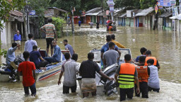 বন্যায় ফের ডুবল ফেনী, সেনাবাহিনীর উদ্ধার অভিযান শুরু, ভয়াবহ অবস্থায় লক্ষাধিক মানুষ