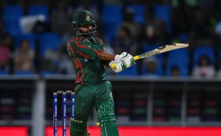 ৬৯ রানের লড়াকু জুটি ভাঙলেন তাওহিদ, চাপে বাংলাদেশ