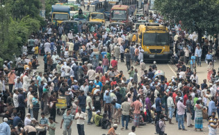 অচল রাজধানীর মহাখালী রোড: বন্ধ হলো যান চলাচল