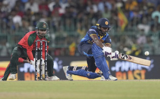 মাহেদীর ঘূর্ণিতে শ্রীলঙ্কার ব্যাটিং লাইন ধসিয়ে দিল বাংলাদেশ