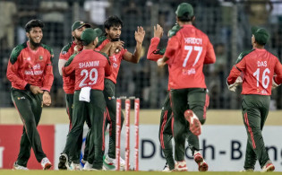 সবাইকে চমক দিয়ে আজকের ম্যাচ সেরা হলেন যে ক্রিকেটার