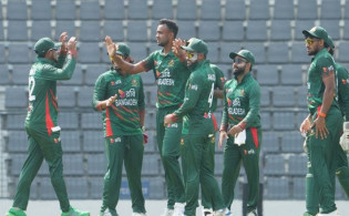 নাইম-আফিফ-সোহানের ঝড়, চমক দেখালো বাংলাদেশ