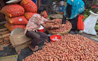 একলাফে আবারও বেড়ে গেলো পেয়াজের দাম